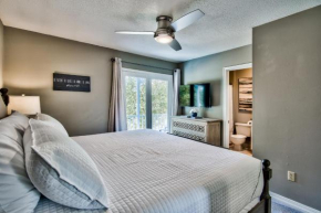 In the heart of Destin! Walk to Beach-Local Attractions!